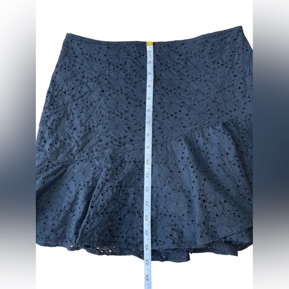BANANA REPUBLIC NAVY BLUE EYELET RUFFLE MINI SKIRT – SIZE 6 – Y2K PREPPY CHIC - Picture 8 of 9